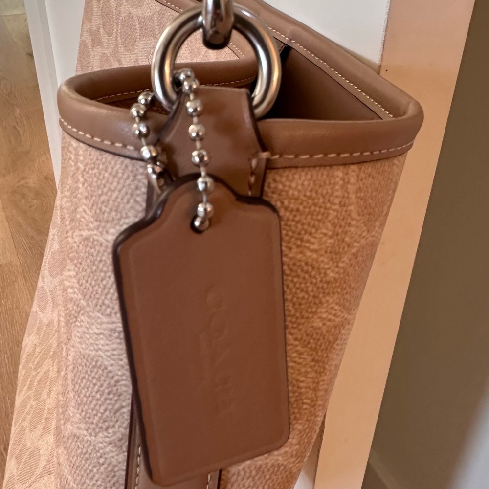 Coach Tan Signature Women's Bag - Picture 2 of 5